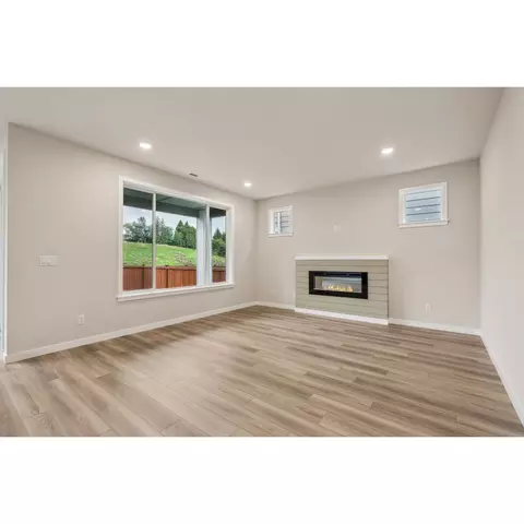 Living - 10815 43rd Ave SE, Everett, WA 98208 photo 3 of 5