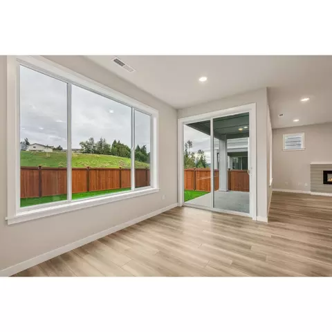 Living - 10815 43rd Ave SE, Everett, WA 98208 photo 1 of 5