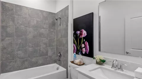 Bath - 4200 Jespersen St, Apopka, FL 32712 photo 2 of 4