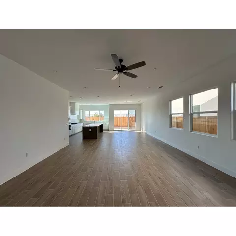 2240 N Russell Ave, Clovis, CA 93619 photo 2
