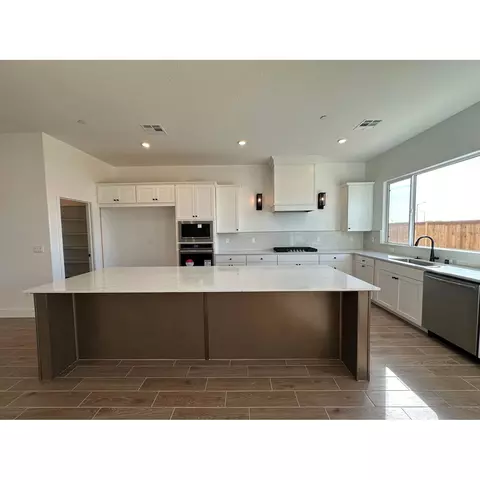 2240 N Russell Ave, Clovis, CA 93619 photo 3