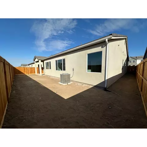2240 N Russell Ave, Clovis, CA 93619 photo 6
