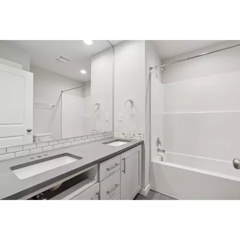 Bath - 2998 S Quartz Dr, Cornelius, OR 97113 photo 1 of 3