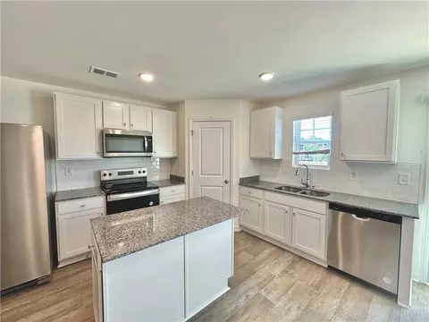 Kitchen - 468 Seaborn Cir, Pendleton, SC 29670 photo 4 of 4