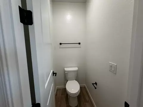 Bath - 9436 E Spiral Ave, Mesa, AZ 85212 photo 6 of 8
