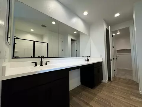 Bath - 9436 E Spiral Ave, Mesa, AZ 85212 photo 4 of 8