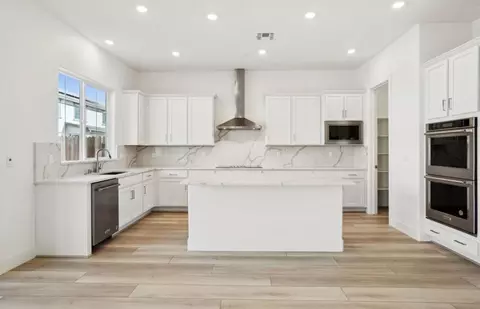 Kitchen - 1338 Spanish Oak Ave, Manteca, CA 95337 photo 2 of 3