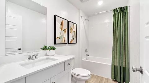 Bath - 3237 Carambola Ave, Clovis, CA 93619 photo 4 of 4