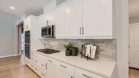 Kitchen - 30438 Waterline Dr, Menifee, CA 92584 photo 3 of 4