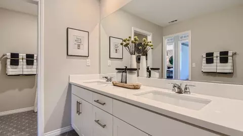 Bath - 30438 Waterline Dr, Menifee, CA 92584 photo 2 of 4