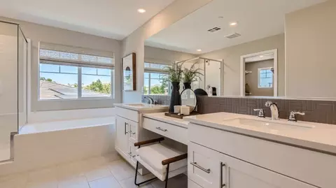 Bath - 30438 Waterline Dr, Menifee, CA 92584 photo 3 of 4