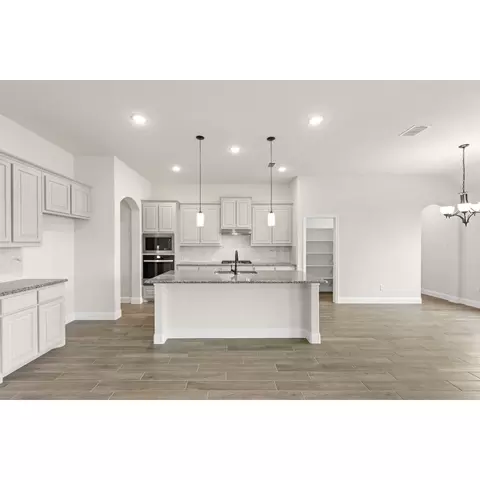 911 Meadow View Dr, Cleburne, TX 76033 photo 5
