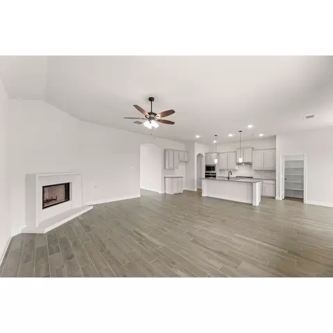 911 Meadow View Dr, Cleburne, TX 76033 photo 13
