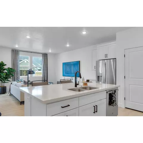 Kitchen - 68 S Moonlit Rd, Mapleton, UT 84664 photo 9 of 11