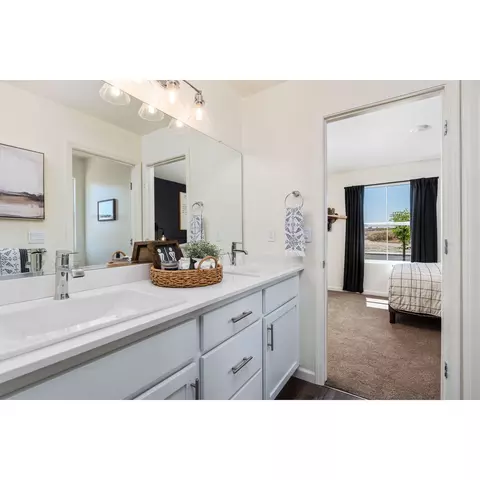 8610 Akero Avenuee, Bakersfield, CA 93307 photo 21