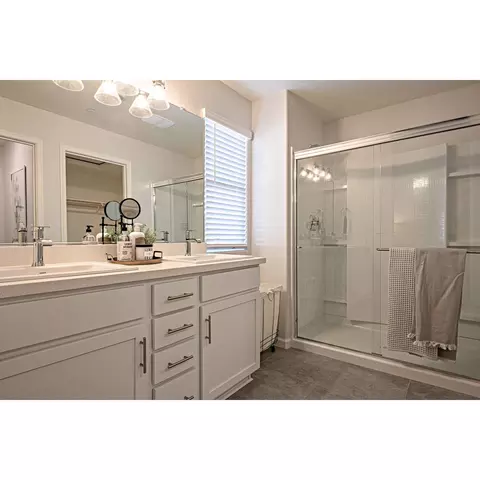 8610 Akero Avenuee, Bakersfield, CA 93307 photo 18