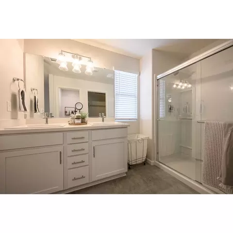 8610 Akero Avenuee, Bakersfield, CA 93307 photo 17
