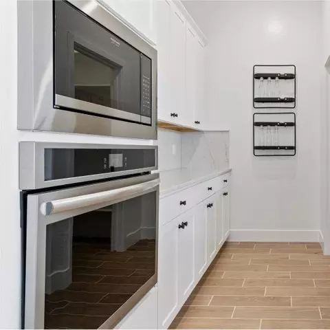 Kitchen - 912 Traverse Dr S, Madera, CA 93636 photo 2 of 4