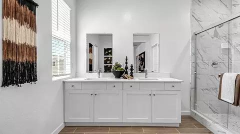 Bath - 2296 N Osmun Ave, Clovis, CA 93619 photo 1 of 3