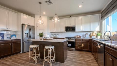 3628 N Summers Ct, Visalia, CA 93291 photo 2