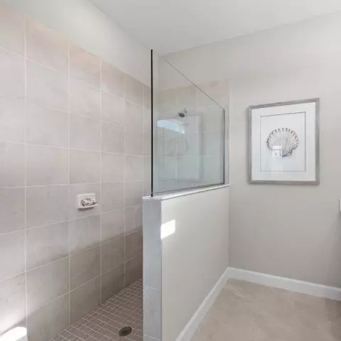 Bath - 10896 Pinot Dr, Venice, FL 34293 photo 2 of 3