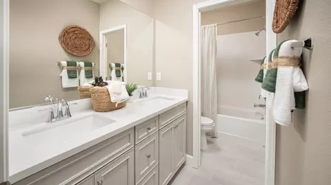 Bath - 1025 Caraballo Dr, Roseville, CA 95747 photo 1 of 2
