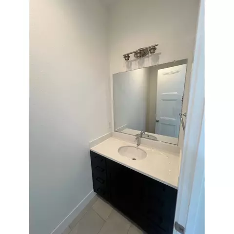 Bath - 2265 Paramount Ln, Manteca, CA 95337 photo 1 of 4