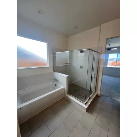 Bath - 2265 Paramount Ln, Manteca, CA 95337 photo 2 of 4
