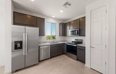 Kitchen - 1520 W Saddle Run, Apache Junction, AZ 85120 photo 5 of 6