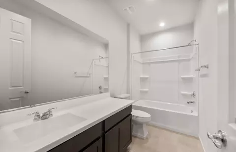 Bath - 1520 W Saddle Run, Apache Junction, AZ 85120 photo 3 of 4