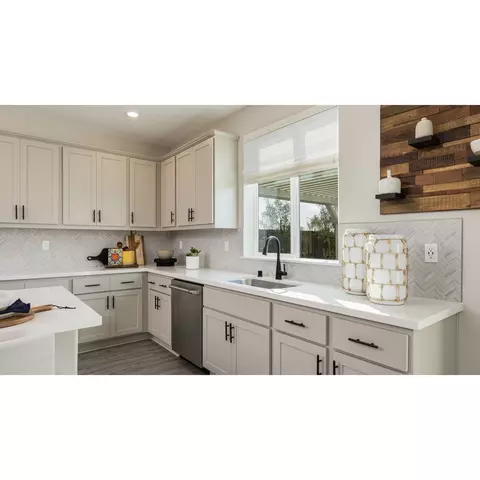 Kitchen - 1735 Shingle Ave, Manteca, CA 95337 photo 2 of 3