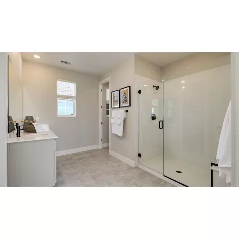 Bath - 1735 Shingle Ave, Manteca, CA 95337 photo 1 of 2