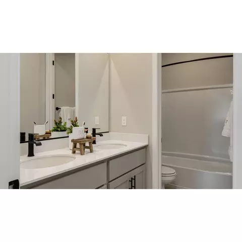 Bath - 1735 Shingle Ave, Manteca, CA 95337 photo 2 of 2