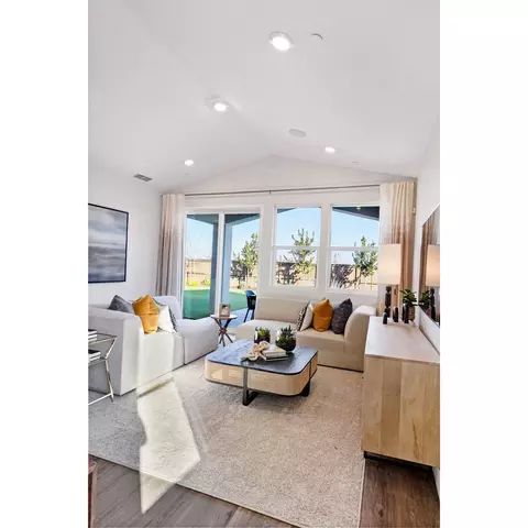 Living - 2120 Lark Way, Dixon, CA 95620 photo 4 of 5