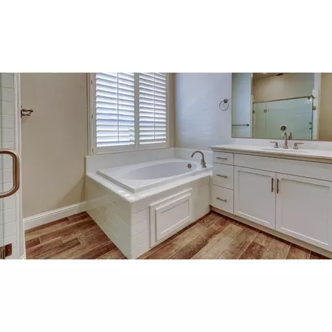 Bath - 1638 N Blackwood Ave, Clovis, CA 93619 photo 3 of 7