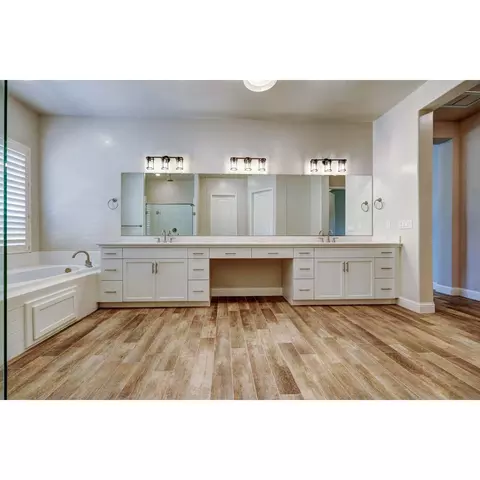 Bath - 1638 N Blackwood Ave, Clovis, CA 93619 photo 1 of 7