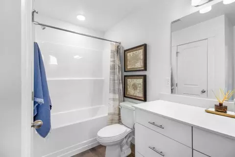 Bath - 1198 W 1870 S, Logan, UT 84321 photo 4 of 10