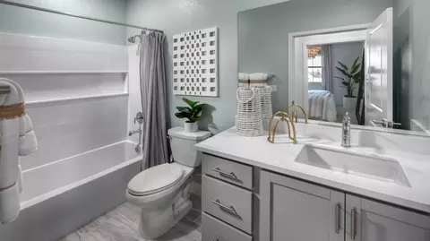 Bath - 3331 Tibidabo St, Manteca, CA 95337 photo 2 of 3