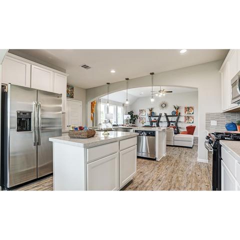 1725 Navigation Ln, Angleton, TX 77515 photo 4