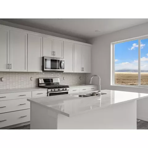 557 E Hearth Ln, Eagle Mountain, UT 84005 photo 4