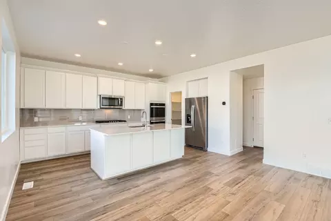 Kitchen - 974 W Rock Ridge Dr, Mapleton, UT 84664 photo 1 of 2