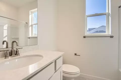 Bath - 974 W Rock Ridge Dr, Mapleton, UT 84664 photo 4 of 4