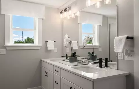 Bath - 5531 E Spaniel Dr, Ann Arbor, MI 48108 photo 2 of 3