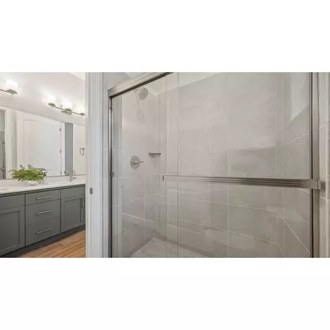 Bath - 2949 Teague Ave, Clovis, CA 93619 photo 5 of 7