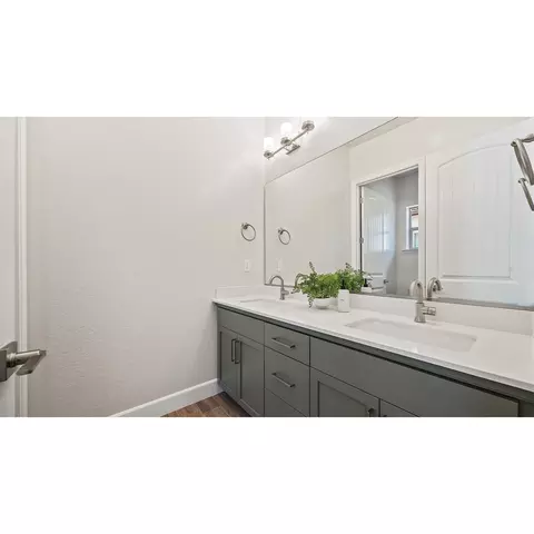 Bath - 2949 Teague Ave, Clovis, CA 93619 photo 4 of 7