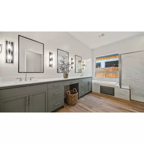 Bath - 2949 Teague Ave, Clovis, CA 93619 photo 2 of 7