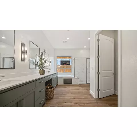 Bath - 2949 Teague Ave, Clovis, CA 93619 photo 1 of 7