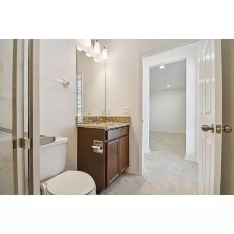 Bath - 4909 Eagle Rock Dr, Wimauma, FL 33598 photo 4 of 9