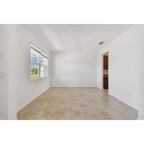 Living - 4909 Eagle Rock Dr, Wimauma, FL 33598 photo 3 of 10