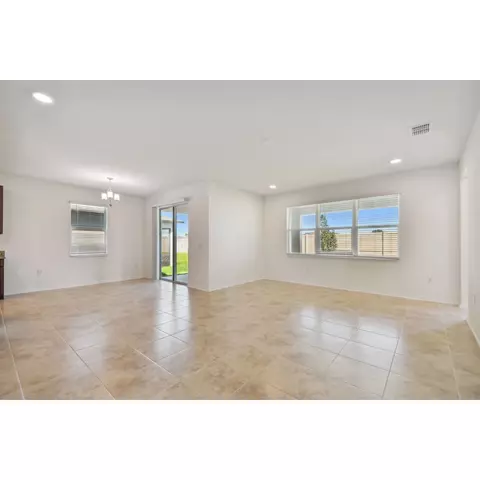 Living - 4909 Eagle Rock Dr, Wimauma, FL 33598 photo 5 of 10
